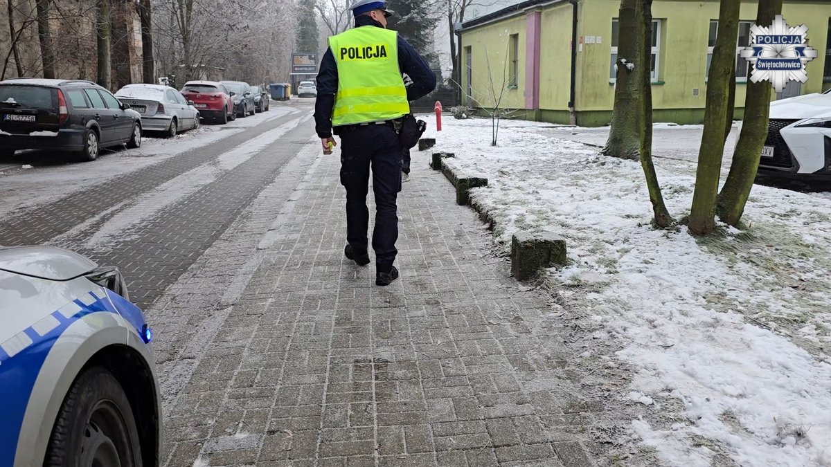 Policjanci rozdawali odblaski w akcji „Świeć przykładem – noś odblaski”