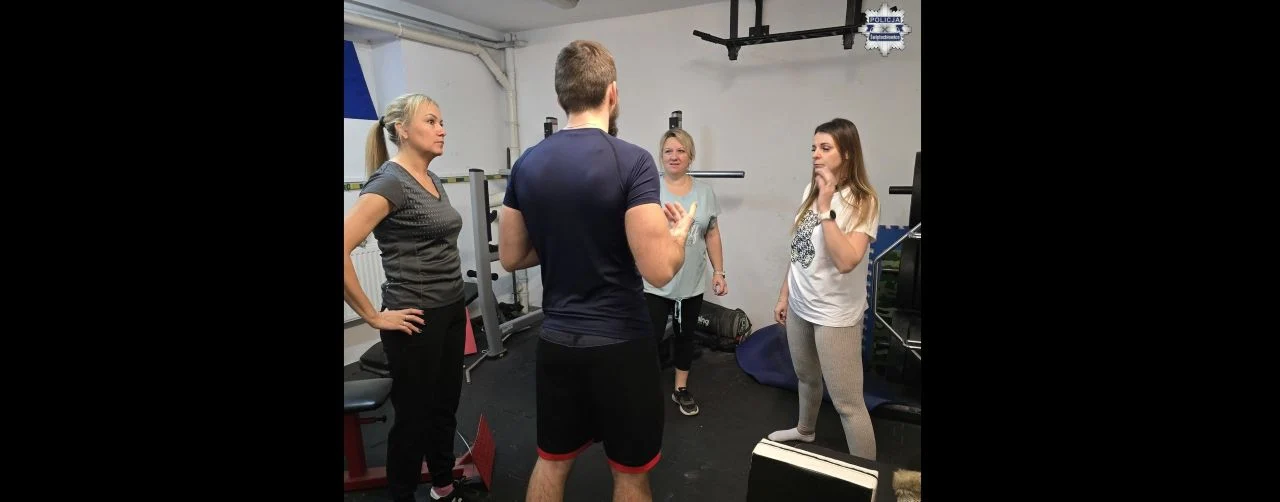 Świętochłowiccy policjanci szkolili kobiety z podstaw samoobrony