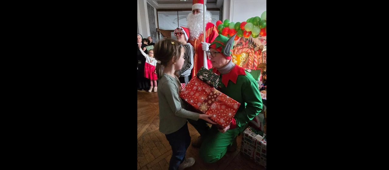 Magiczna niedziela w Świętochłowicach. Prezenty dla dzieci z pieczy zastępczej