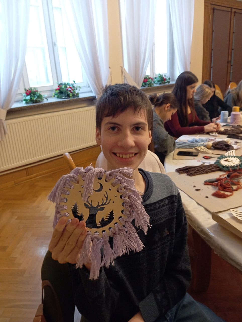 Świąteczne warsztaty w Urzędzie Miasta – magia świąt z uczniami Szkoły Podstawowej nr 10