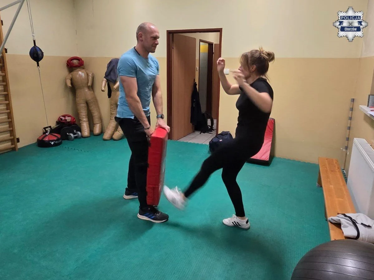 Policjantki i pracownice cywilne wzięły udział w szkoleniu z samoobrony