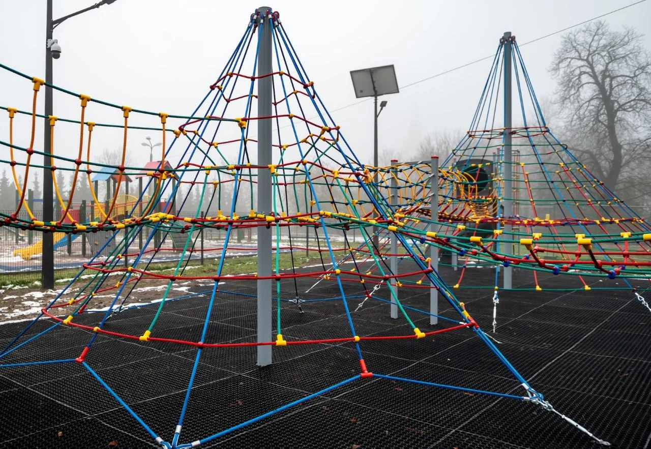 BO Bytom: Nowa atrakcja linowa przy Szkole Podstawowej nr 45 w Bytomiu-Szombierkach