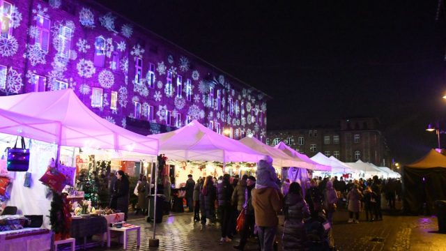 Bożonarodzeniowy klimat pośrodku familoków - Jarmark na Nikiszu 2025!