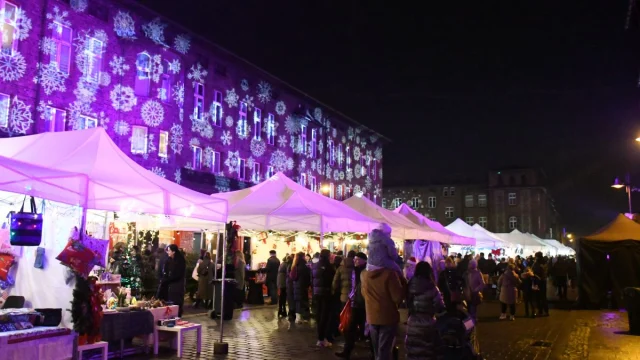 Bożonarodzeniowy klimat pośrodku familoków - Jarmark na Nikiszu 2025!