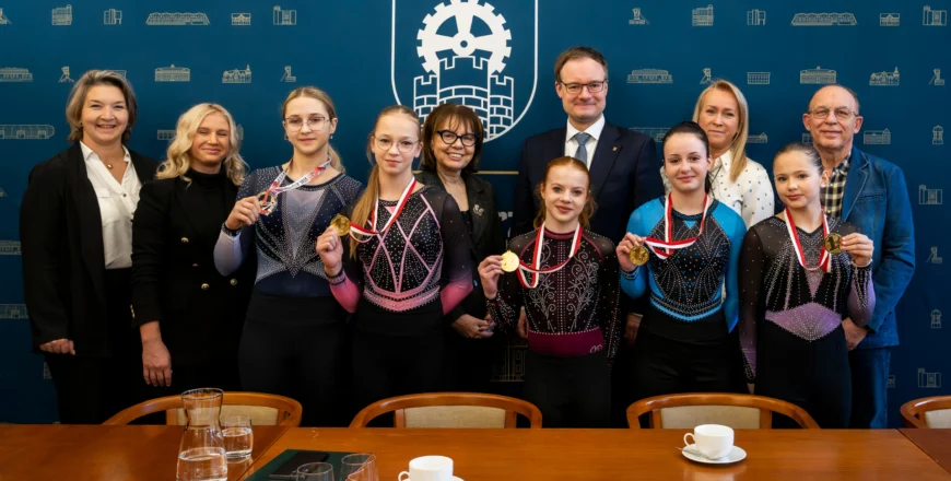 Mistrzynie Polski w gimnastyce sportowej z wizytą w Urzędzie Miejskim w Zabrzu
