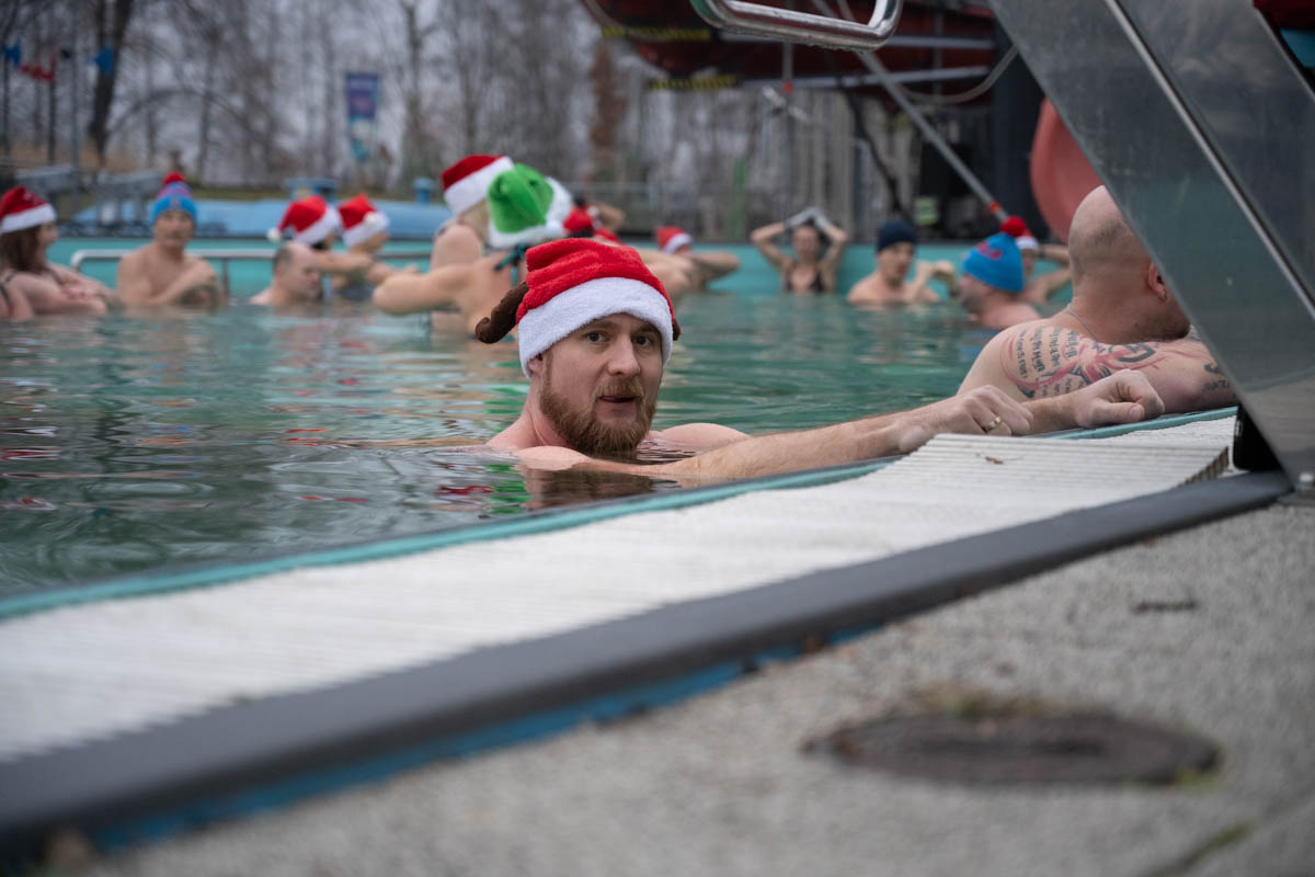 Świąteczna Akcja w Świętochłowicach: MotoMikołaje, Morsowanie i Bieg Mikołajowy na Rzecz Marzenia Justina / fot. Krzysztof Faber