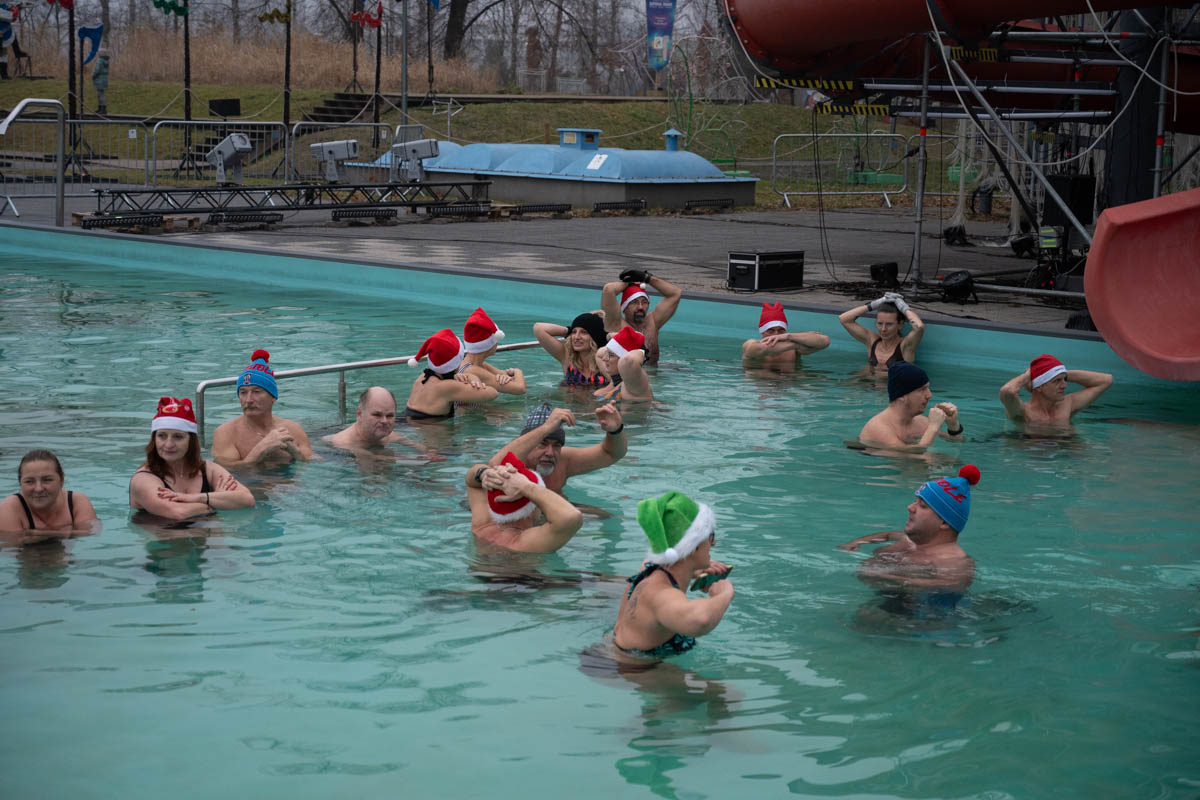 Świąteczna Akcja w Świętochłowicach: MotoMikołaje, Morsowanie i Bieg Mikołajowy na Rzecz Marzenia Justina / fot. Krzysztof Faber