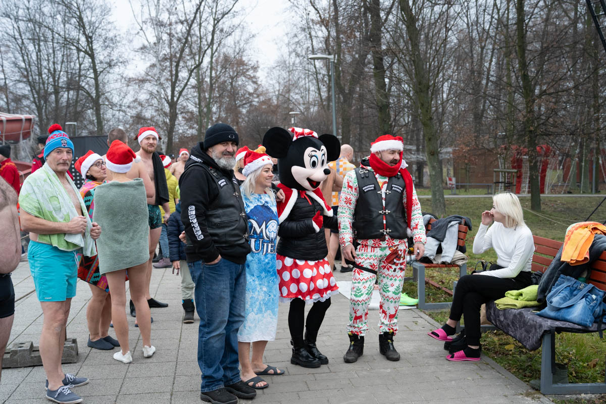 Świąteczna Akcja w Świętochłowicach: MotoMikołaje, Morsowanie i Bieg Mikołajowy na Rzecz Marzenia Justina / fot. Krzysztof Faber