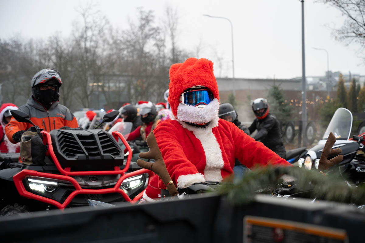 Świąteczna Akcja w Świętochłowicach: MotoMikołaje, Morsowanie i Bieg Mikołajowy na Rzecz Marzenia Justina / fot. Krzysztof Faber