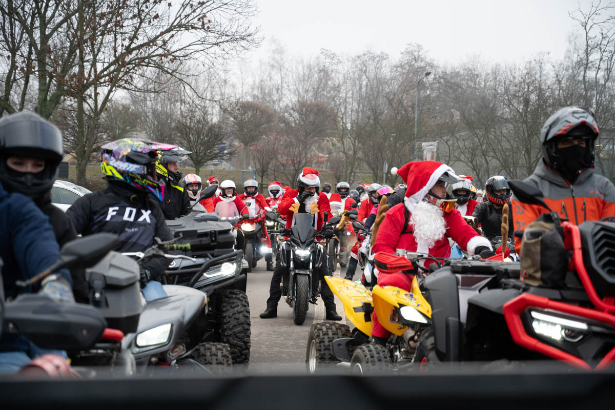 Świąteczna Akcja w Świętochłowicach: MotoMikołaje, Morsowanie i Bieg Mikołajowy na Rzecz Marzenia Justina / fot. Krzysztof Faber