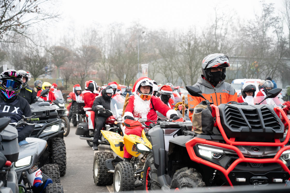 Świąteczna Akcja w Świętochłowicach: MotoMikołaje, Morsowanie i Bieg Mikołajowy na Rzecz Marzenia Justina / fot. Krzysztof Faber