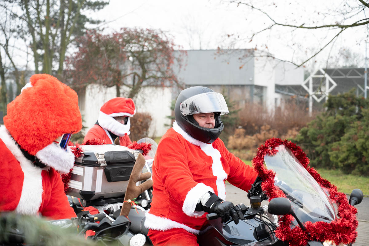 Świąteczna Akcja w Świętochłowicach: MotoMikołaje, Morsowanie i Bieg Mikołajowy na Rzecz Marzenia Justina / fot. Krzysztof Faber