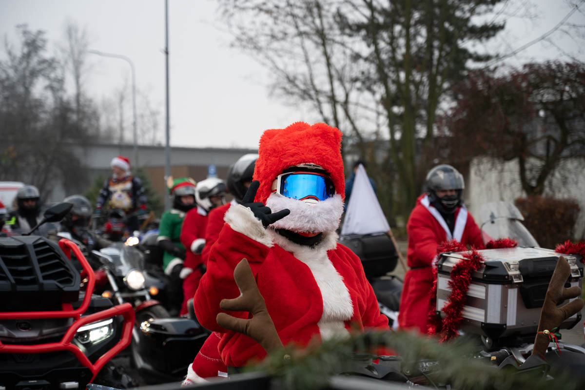 Świąteczna Akcja w Świętochłowicach: MotoMikołaje, Morsowanie i Bieg Mikołajowy na Rzecz Marzenia Justina / fot. Krzysztof Faber
