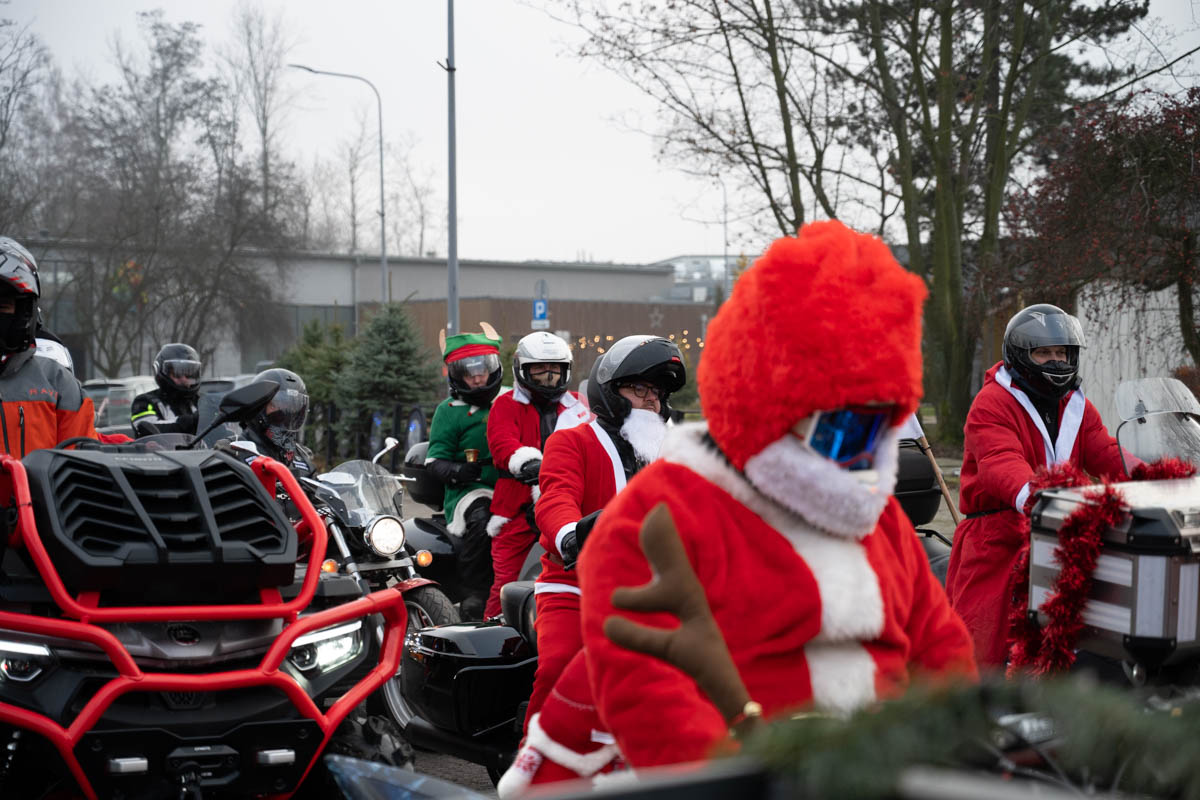 Świąteczna Akcja w Świętochłowicach: MotoMikołaje, Morsowanie i Bieg Mikołajowy na Rzecz Marzenia Justina / fot. Krzysztof Faber