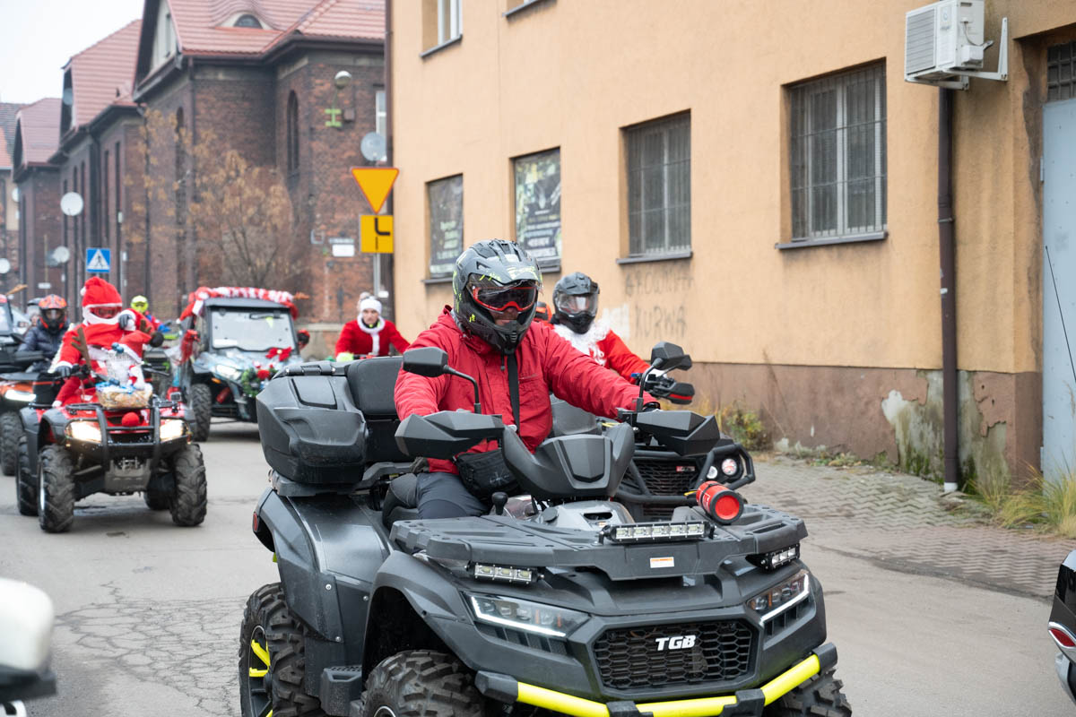 Świąteczna Akcja w Świętochłowicach: MotoMikołaje, Morsowanie i Bieg Mikołajowy na Rzecz Marzenia Justina / fot. Krzysztof Faber