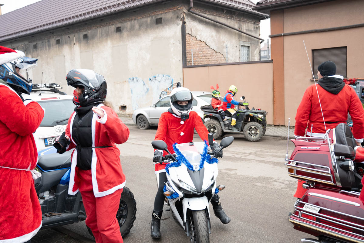 Świąteczna Akcja w Świętochłowicach: MotoMikołaje, Morsowanie i Bieg Mikołajowy na Rzecz Marzenia Justina / fot. Krzysztof Faber
