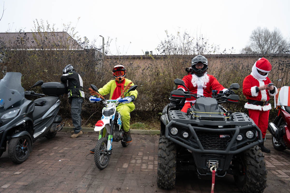 Świąteczna Akcja w Świętochłowicach: MotoMikołaje, Morsowanie i Bieg Mikołajowy na Rzecz Marzenia Justina / fot. Krzysztof Faber