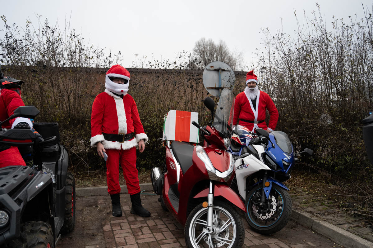 Świąteczna Akcja w Świętochłowicach: MotoMikołaje, Morsowanie i Bieg Mikołajowy na Rzecz Marzenia Justina / fot. Krzysztof Faber
