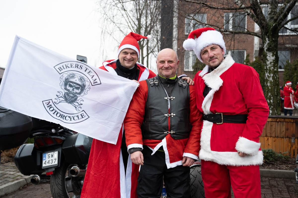 Świąteczna Akcja w Świętochłowicach: MotoMikołaje, Morsowanie i Bieg Mikołajowy na Rzecz Marzenia Justina / fot. Krzysztof Faber
