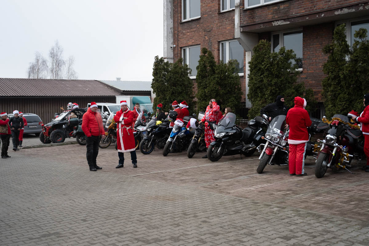 Świąteczna Akcja w Świętochłowicach: MotoMikołaje, Morsowanie i Bieg Mikołajowy na Rzecz Marzenia Justina / fot. Krzysztof Faber