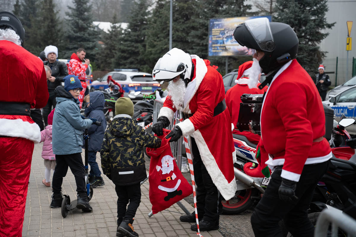 Świąteczna Akcja w Świętochłowicach: MotoMikołaje, Morsowanie i Bieg Mikołajowy na Rzecz Marzenia Justina / fot. Krzysztof Faber