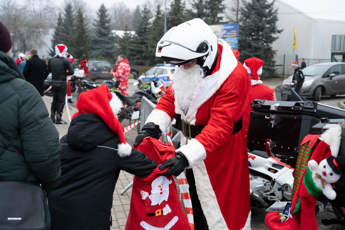 Świąteczna Akcja w Świętochłowicach: MotoMikołaje, Morsowanie i Bieg Mikołajowy na Rzecz Marzenia Justina / fot. Krzysztof Faber