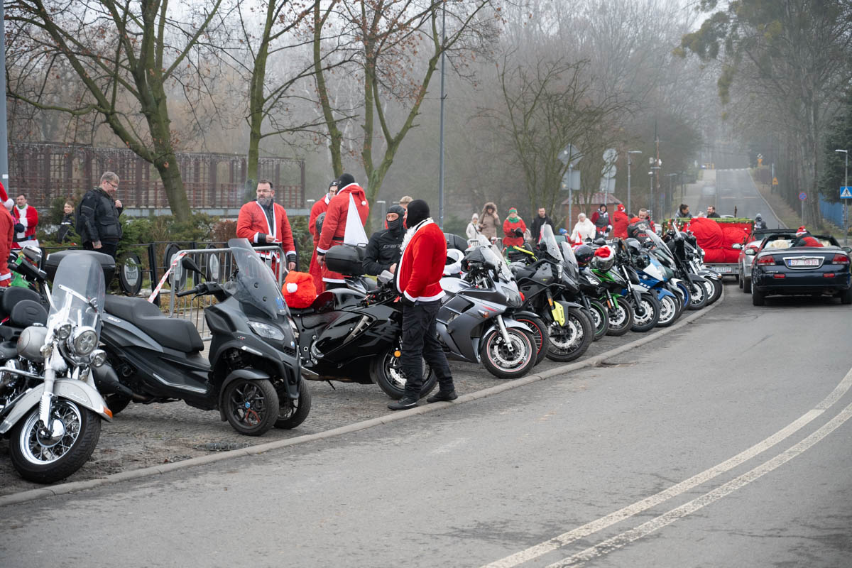 Świąteczna Akcja w Świętochłowicach: MotoMikołaje, Morsowanie i Bieg Mikołajowy na Rzecz Marzenia Justina / fot. Krzysztof Faber