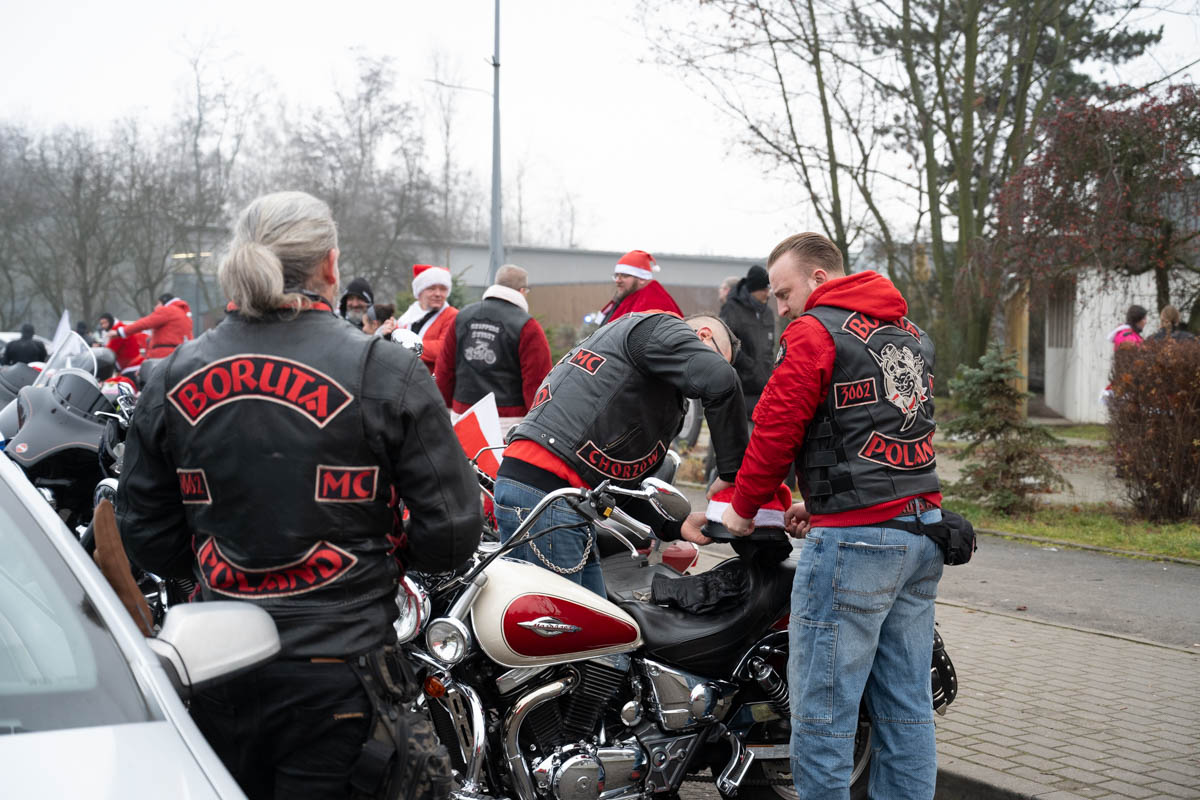 Świąteczna Akcja w Świętochłowicach: MotoMikołaje, Morsowanie i Bieg Mikołajowy na Rzecz Marzenia Justina / fot. Krzysztof Faber