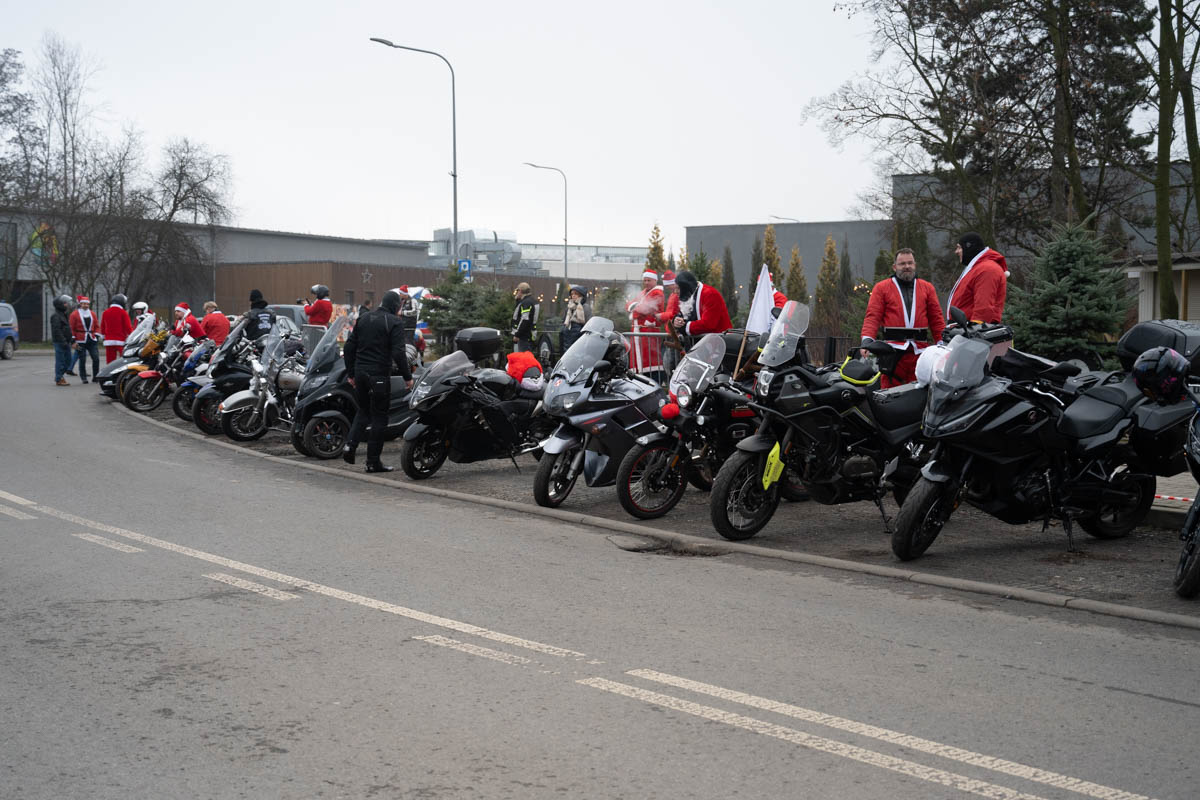Świąteczna Akcja w Świętochłowicach: MotoMikołaje, Morsowanie i Bieg Mikołajowy na Rzecz Marzenia Justina / fot. Krzysztof Faber