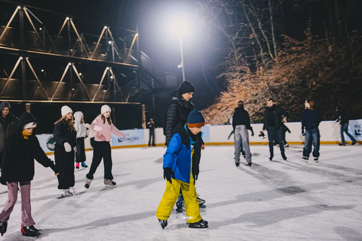 Lodowisko na "Trzech Wzgórzach" otwarte. Sprawdź godziny i ceny