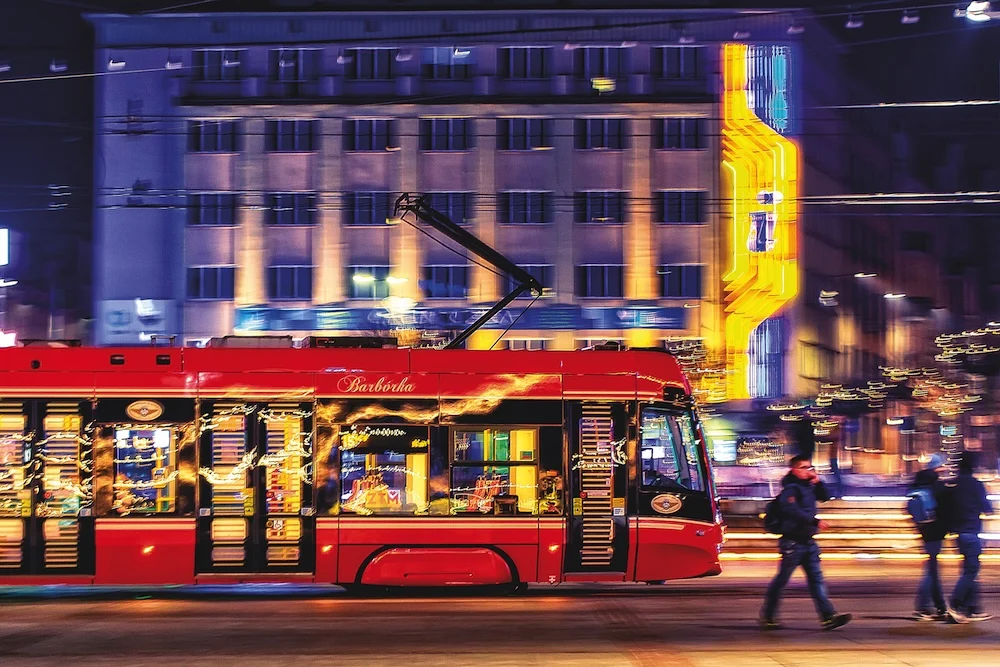 Sylwestrowa noc pod Spodkiem: więcej kursów i darmowe przejazdy