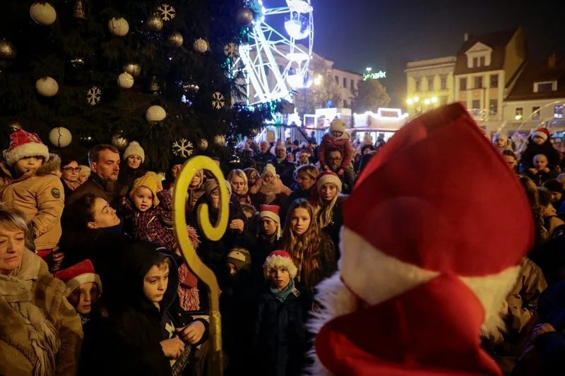 Mapping na bazylice i świąteczny jarmark. Rybnik przyciągnął gości z kraju i zagranicy