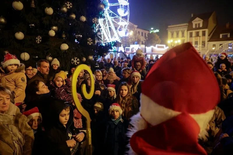 Mapping na bazylice i świąteczny jarmark. Rybnik przyciągnął gości z kraju i zagranicy