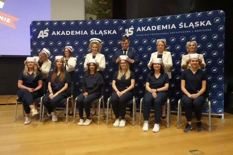 Pielęgniarstwo w Rybniku – symboliczne czepkowanie studentów na drodze do zawodu