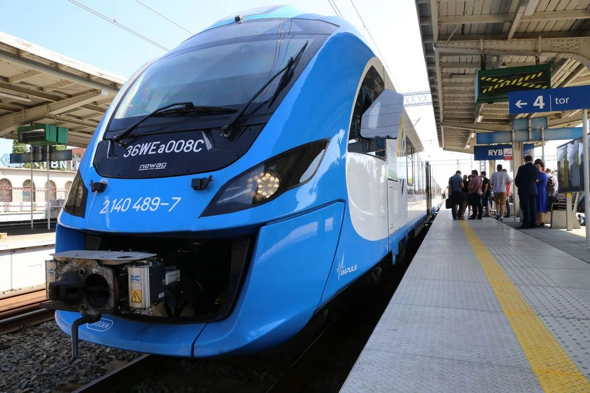 Nowe zasady prędkości na przejazdach kolejowych w Rybniku – ważne informacje