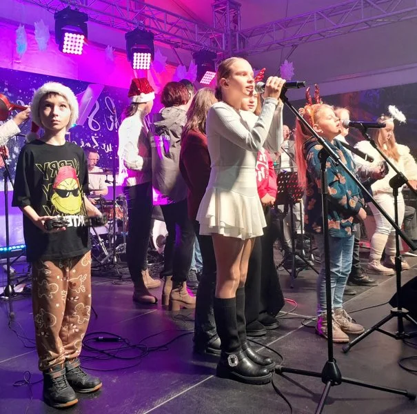 „Prószy śnieg” – świąteczny teledysk od Zespołu Do Zadań Specjalnych z Żor! [FILM]