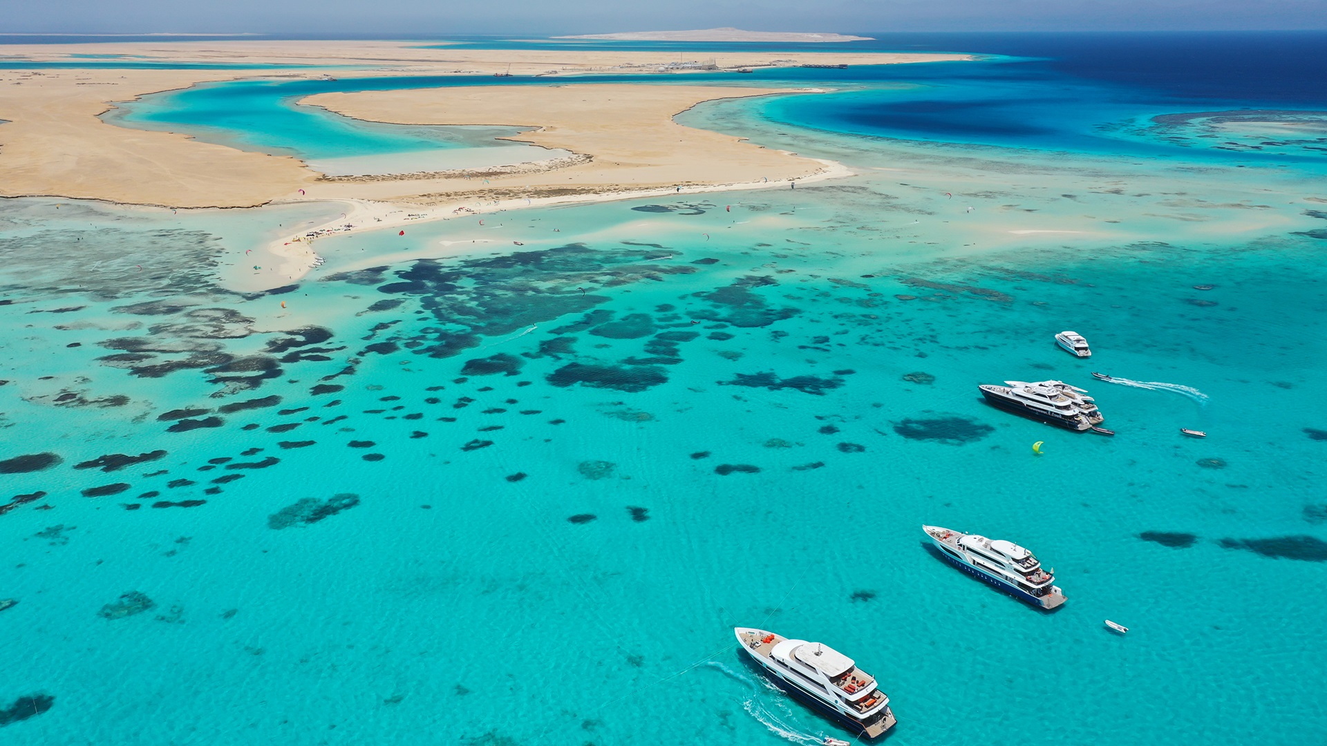 Zima z dala od chłodu - gdzie wylecieć na słoneczne wakacje zimą?