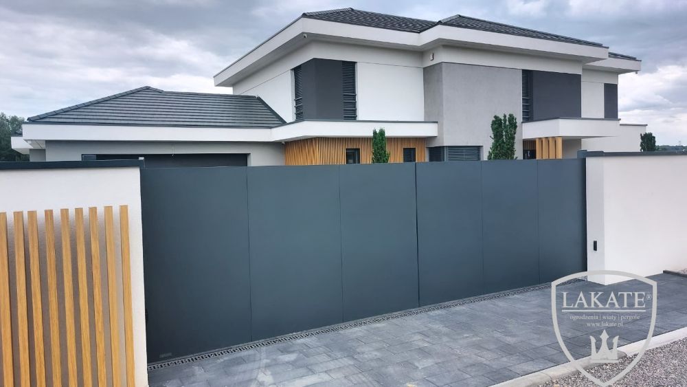 Nowoczesne ogrodzenia i wiaty samochodowe w Gliwicach – Lakate