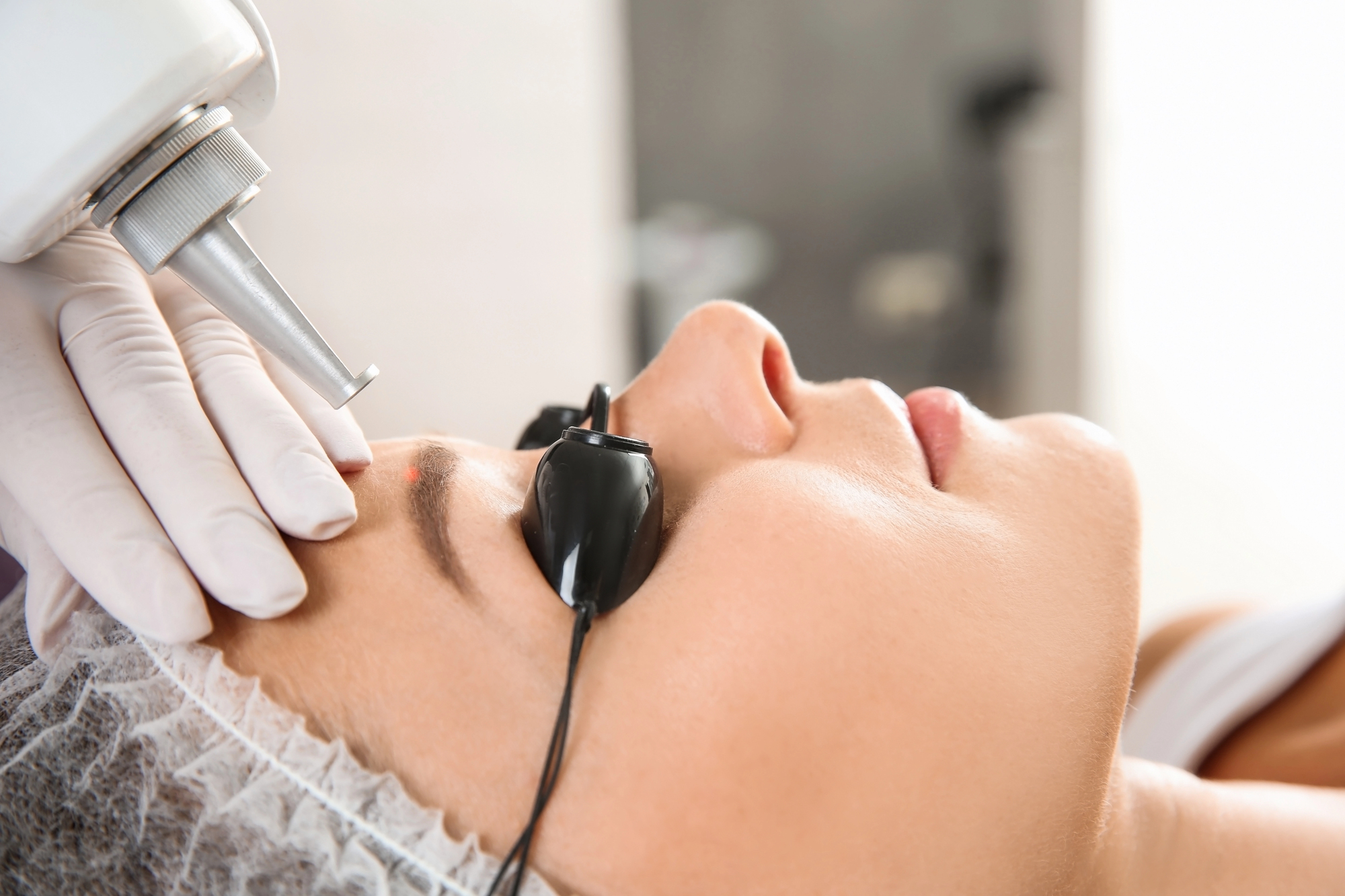 Nieudany makijaż permanentny? Gabinet z Tychów ma na to sposób!