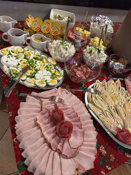 Jak zacząć dzień od dobrego śniadania? Bufet śniadaniowy jako praktyczne rozwiązanie