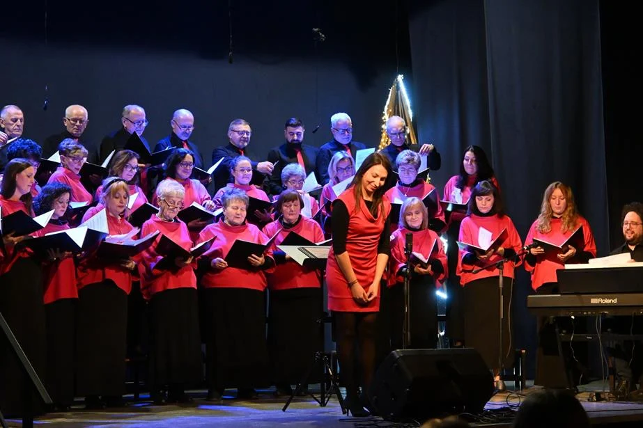 Sala Widowiskowa Miejskiego Ośrodka Kultury rozbrzmiała kolędami [FOTO]