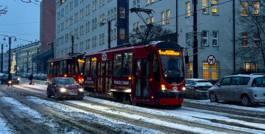 Pogoda daję się we znaki. Gdzie zgłaszać śliskie ulice i nieodśnieżone chodniki?