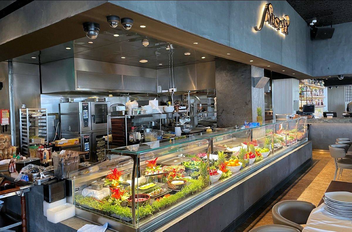 Lady chłodnicze jako centrum sprzedaży świeżych produktów - jak ekspozycja wpływa na decyzje klientów