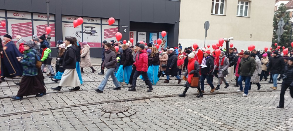 Orszak Trzech Króli 2026 w Zabrzu. Ulicami miasta przeszedł barwny pochód / fot. Sara Synowiec