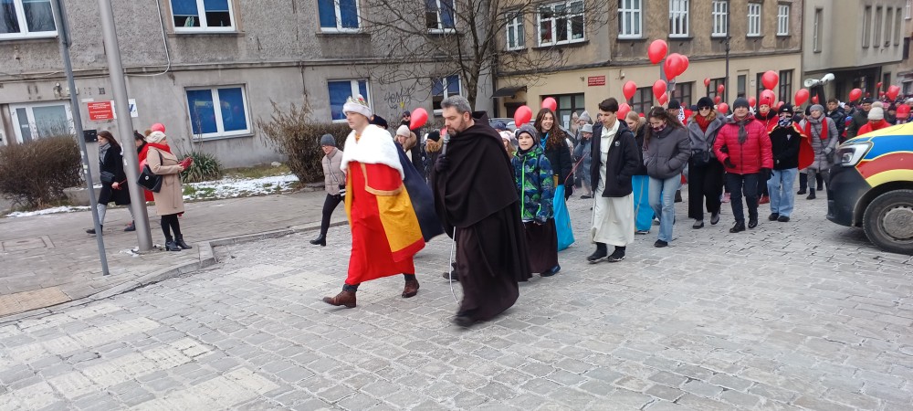 Orszak Trzech Króli 2026 w Zabrzu. Ulicami miasta przeszedł barwny pochód / fot. Sara Synowiec