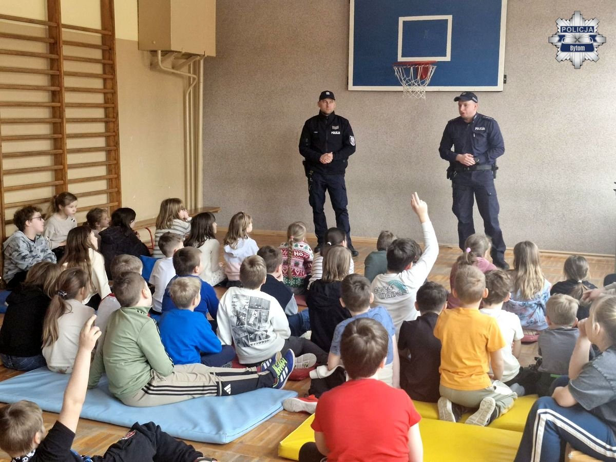 Dzielnicowi z bytomskiej „jedynki” edukowali dzieci w SP 54