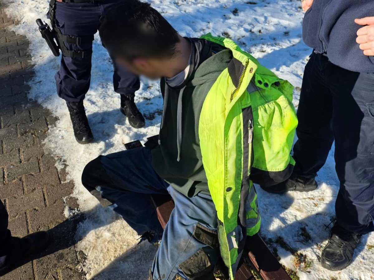 Groził bronią i uciekł. Policja zatrzymała sprawcę rozboju w ekspresowym tempie