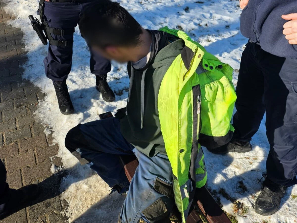 Groził bronią i uciekł. Policja zatrzymała sprawcę rozboju w ekspresowym tempie