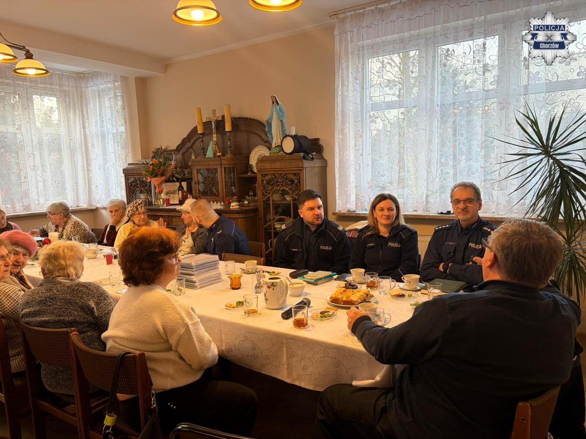 W parafii św. Floriana w Chorzowie odbyła się debata społeczna poświęcona bezpieczeństwu seniorów / fot. KMP Chorzów