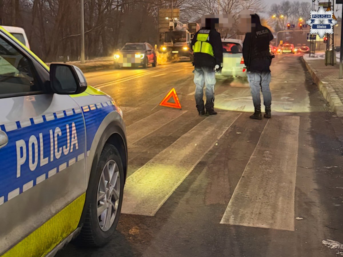Wypadek na ul. Chorzowskiej w Gliwicach. Dwie piesze potrącone na przejściu